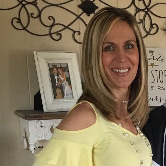 Meet your Posher, Laurie - Picture 2 of 2